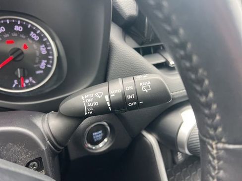 Used 2021 Toyota RAV4 XLE Premium image 14