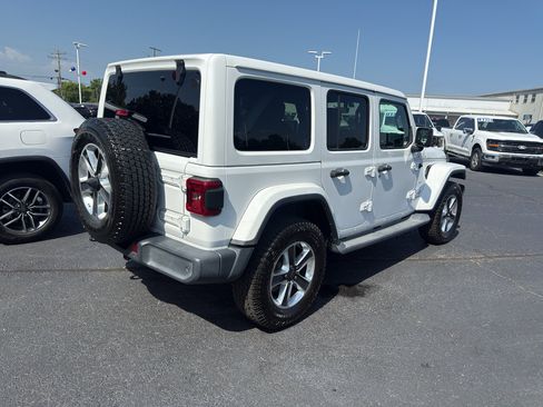 Used 2018 Jeep Wrangler Unlimited Sahara AWD/4WD image 4