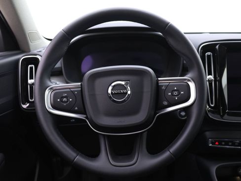 Certified 2025 Volvo XC40 B5 Plus w/ Protection Package Premier image 17