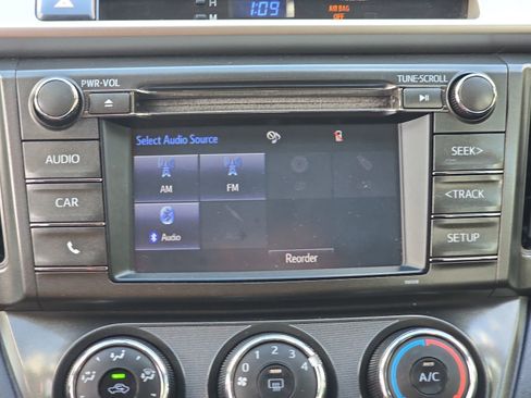 Used 2014 Toyota RAV4 LE image 20