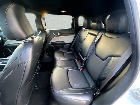 Used 2024 Jeep Compass Latitude image 20