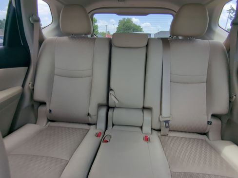 Used 2020 Nissan Rogue SV FWD image 20