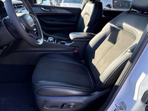 New 2025 Jeep Grand Cherokee L Altitude RWD image 9