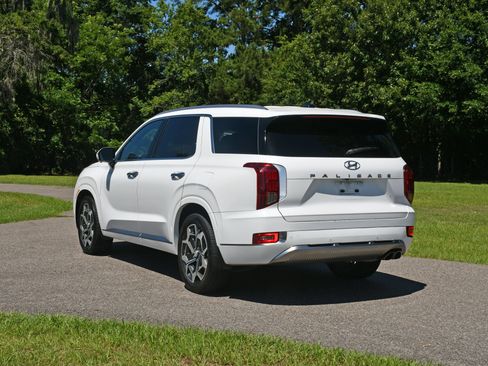 Used 2022 Hyundai Palisade Calligraphy FWD image 3
