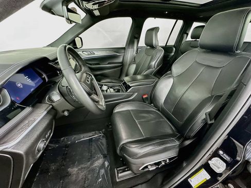 Certified 2023 Jeep Grand Cherokee Overland w/ Luxury Tech Group IV AWD/4WD image 33