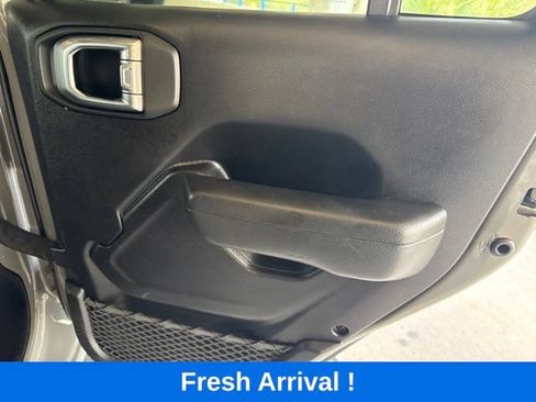 Used 2022 Jeep Gladiator Sport AWD/4WD image 13