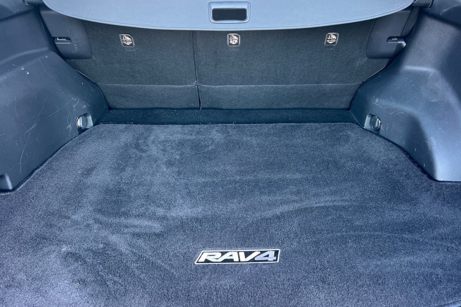 Used 2019 Toyota RAV4 Limited w/ Carpet Mat Package AWD/4WD image 15