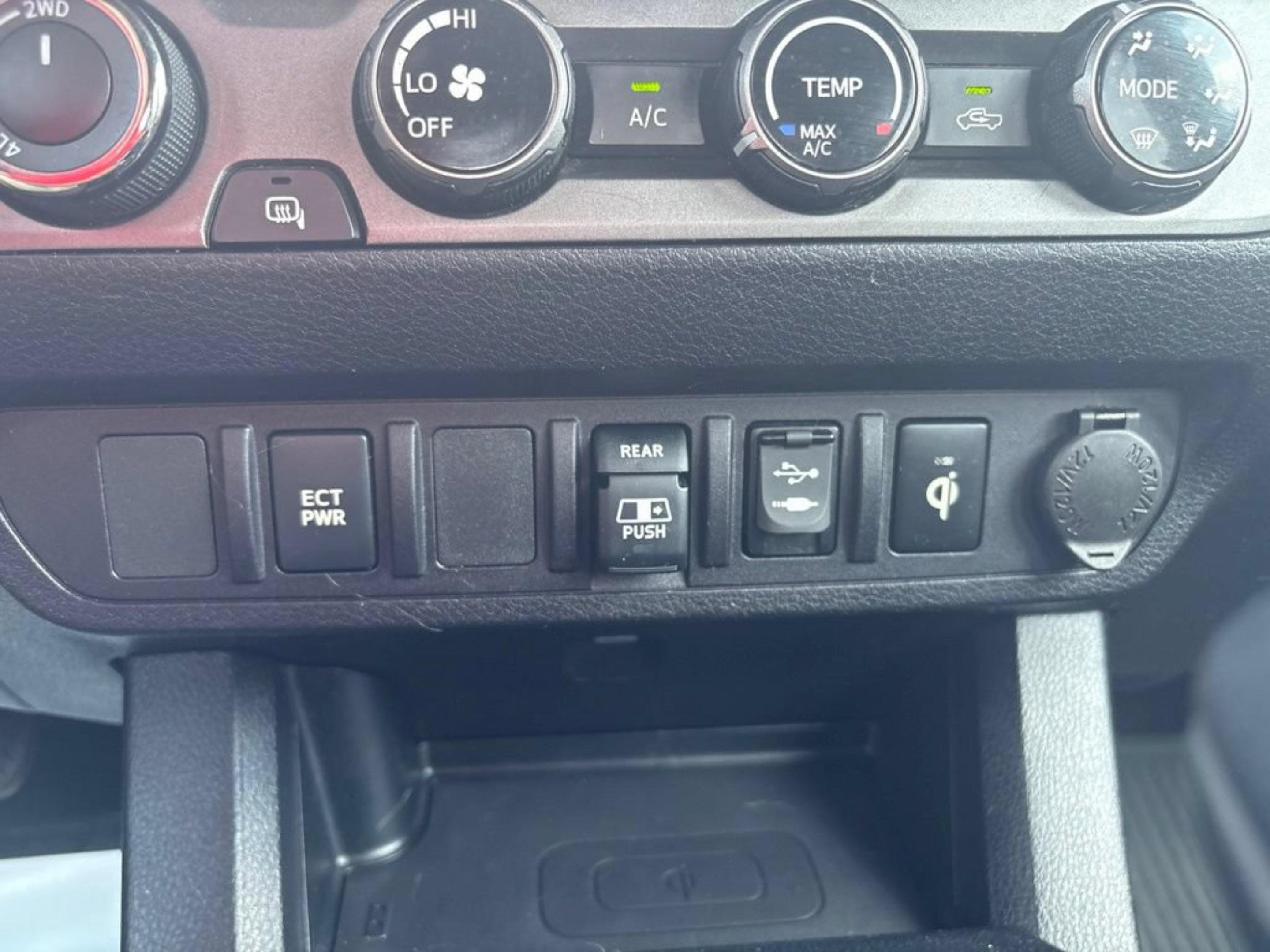 Used 2018 Toyota Tacoma TRD Off-Road AWD/4WD image 15
