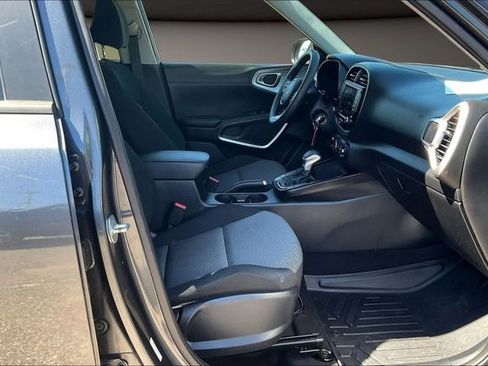 Used 2022 Kia Soul LX FWD image 7