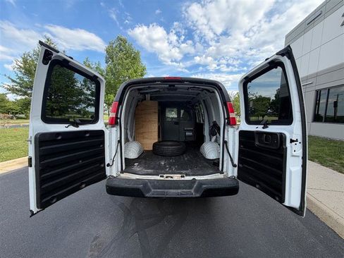 Used 2009 Chevrolet Express 2500 RWD image 18