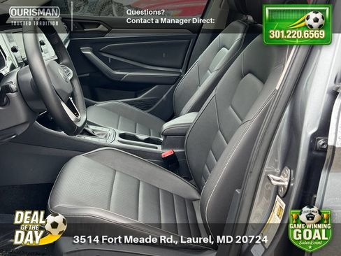 Used 2024 Volkswagen Jetta SE FWD image 6