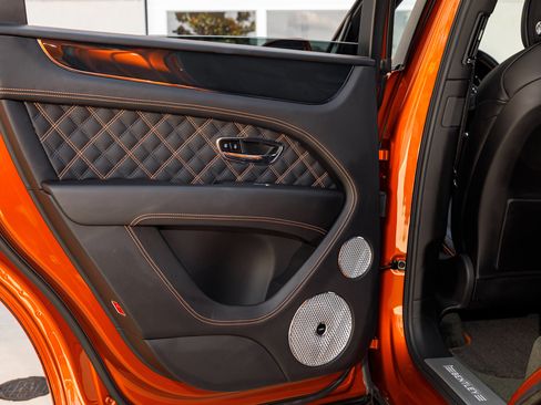 Used 2021 Bentley Bentayga image 34