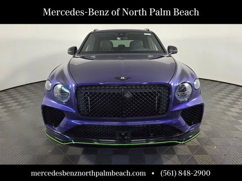 Used 2025 Bentley Bentayga image 2