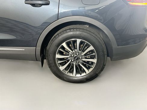 Used 2022 Lincoln Nautilus FWD w/ Premium Package image 11