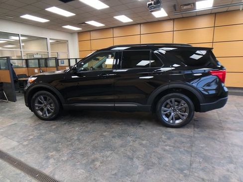 Certified 2023 Ford Explorer XLT w/ Equipment Group 202A AWD/4WD image 4