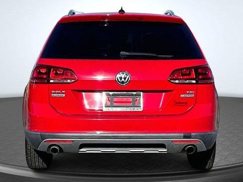 Used 2017 Volkswagen Golf Alltrack S image 5