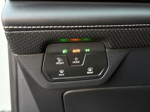 Used 2025 Volkswagen Atlas SE image 20