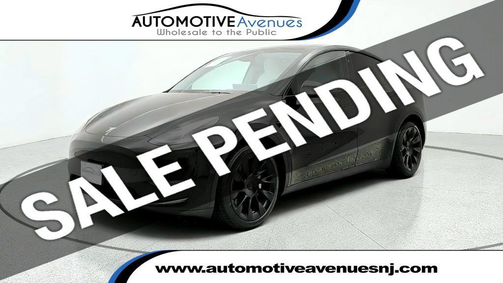 Used 2024 Tesla Model Y Long Range AWD/4WD image 1