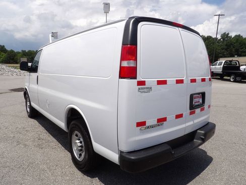 Used 2021 Chevrolet Express 2500 image 5