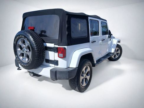 Used 2016 Jeep Wrangler Unlimited Sahara w/ Connectivity Group AWD/4WD image 6