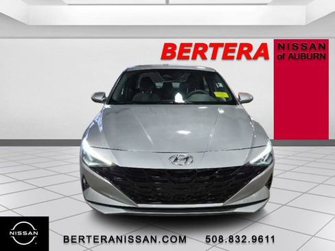 Used 2023 Hyundai Elantra SEL w/ Cargo Package image 3
