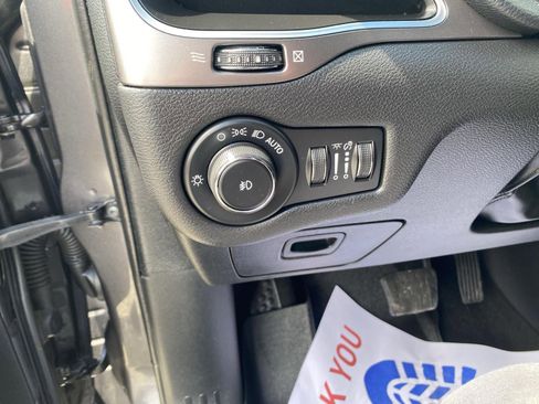 Used 2020 Jeep Cherokee Latitude Plus w/ Cold Weather Group image 27