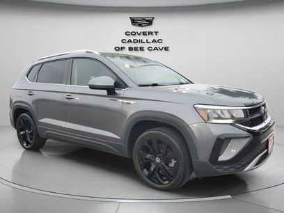 Used 2024 Volkswagen Taos SE w/ Panoramic Sunroof Package