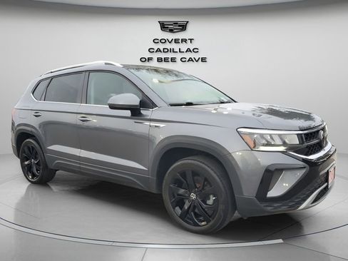 Used 2024 Volkswagen Taos SE w/ Panoramic Sunroof Package image 1