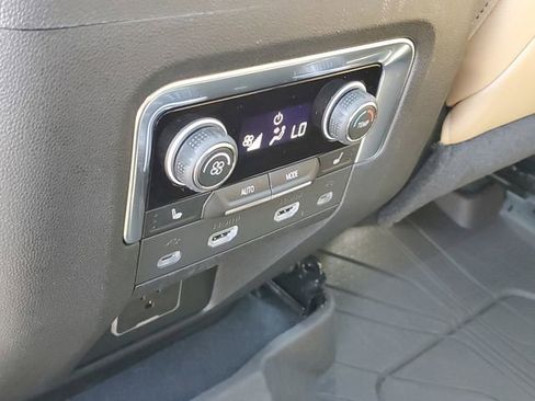Certified 2021 Chevrolet Suburban Premier AWD/4WD image 12