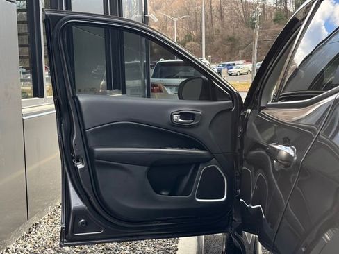 Used 2020 Jeep Compass Altitude image 18