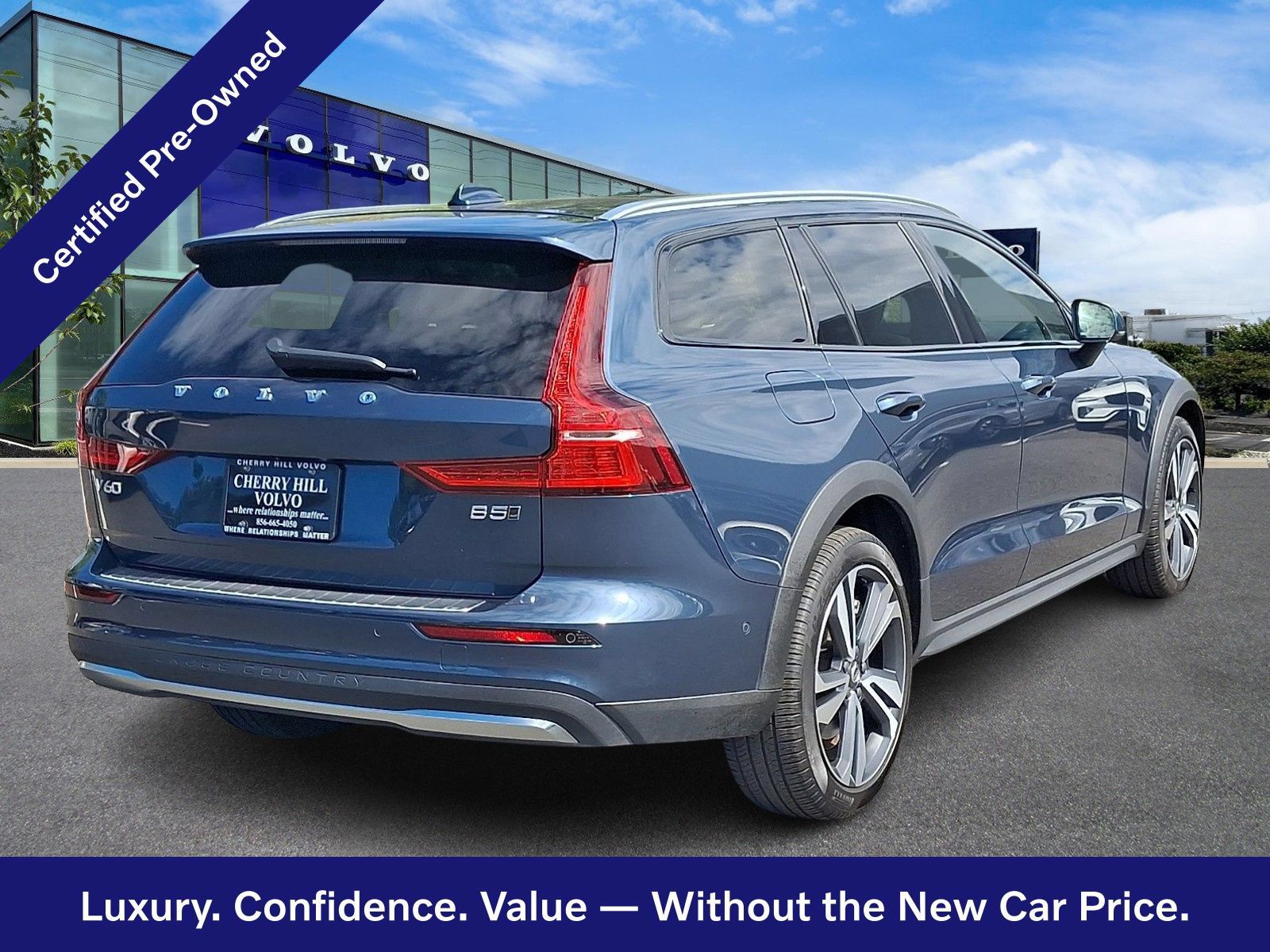 Certified 2024 Volvo V60 B5 Cross Country Plus AWD/4WD image 7