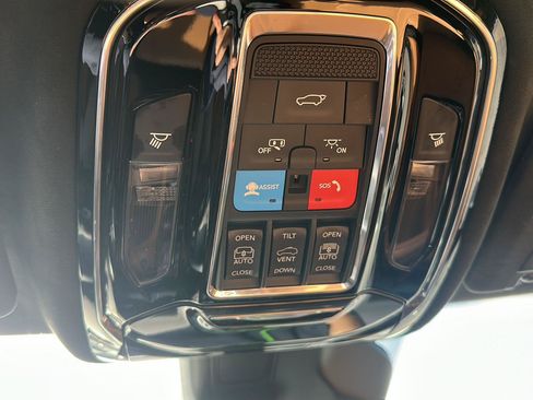Used 2023 Jeep Grand Cherokee Summit AWD/4WD image 24