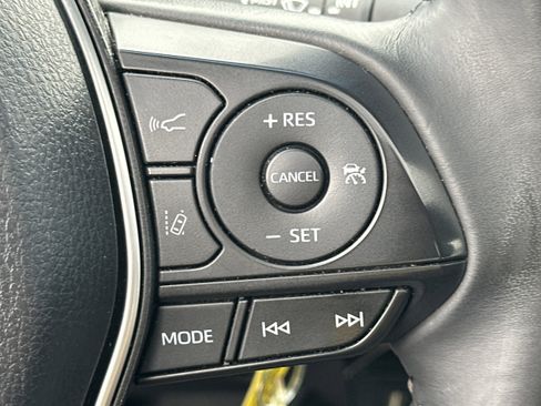 Used 2018 Toyota Camry SE w/ Moonroof Package FWD image 25