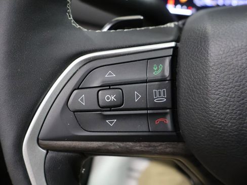 Used 2023 Jeep Grand Cherokee Limited image 34