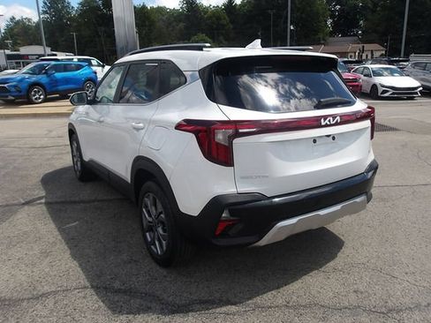 Used 2024 Kia Seltos S AWD/4WD image 5