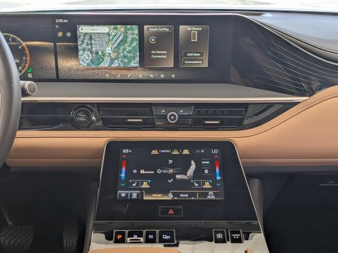 Used 2025 INFINITI QX80 Sensory image 30