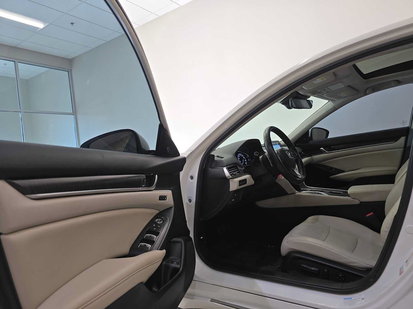 Used 2020 Honda Accord Touring image 23