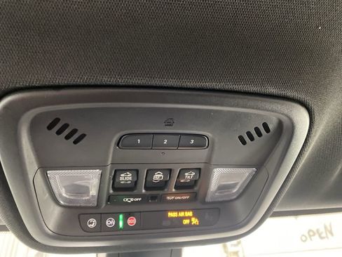 Used 2023 Chevrolet Traverse LT w/ LT Premium Package image 45