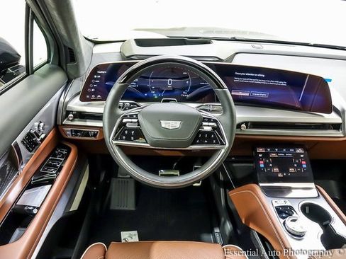 New 2026 Cadillac Vistiq Luxury w/ LPO, Floor Liner Package AWD/4WD image 12