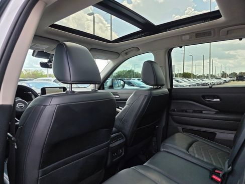 Used 2024 Nissan Pathfinder Platinum w/ Cargo Package image 21