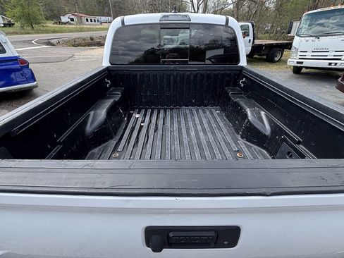 Used 2021 Toyota Tacoma TRD Off-Road w/ Technology Package image 32