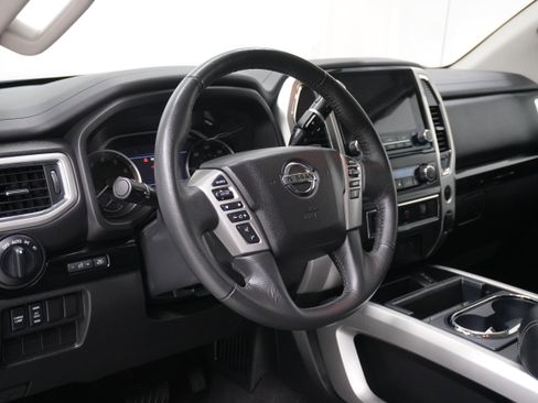 Used 2021 Nissan Titan SV w/ SV Convenience Package image 9