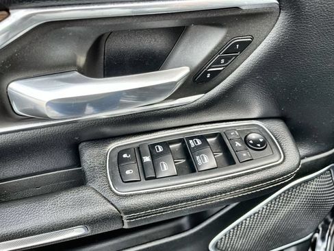 Used 2019 RAM 1500 Laramie AWD/4WD image 16