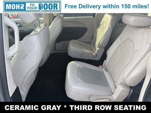 Used 2021 Chrysler Pacifica Touring-L image 28
