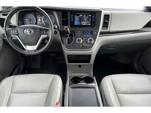 Used 2017 Toyota Sienna XLE w/ XLE Navigation Package image 15