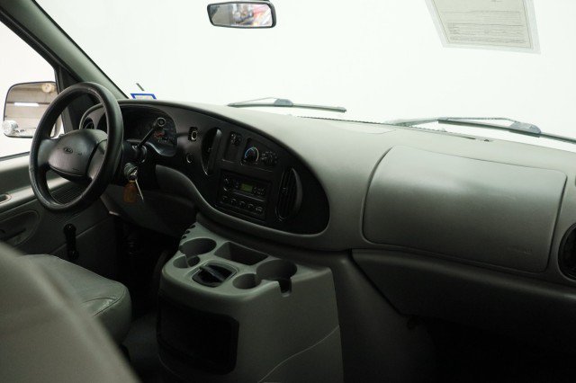 Used 2002 Ford E-150 and Econoline 150 RWD image 21