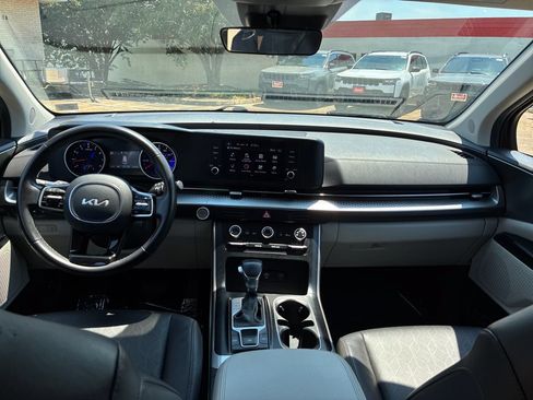 Used 2024 Kia Carnival LX FWD image 19