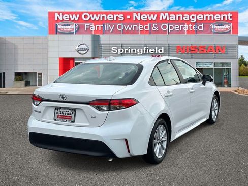 Used 2025 Toyota Corolla LE w/ LE Premium Package FWD image 5