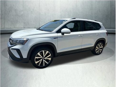 Used 2023 Volkswagen Taos SE AWD/4WD image 1