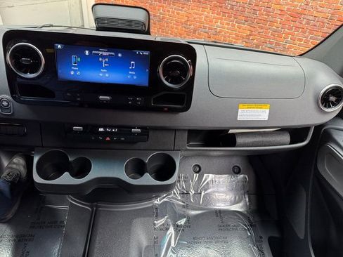 Used 2025 Mercedes-Benz Sprinter 2500 image 16